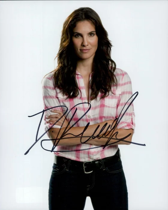 Daniela Ruah autograph