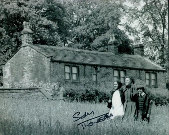 Sally Thomsett autograph