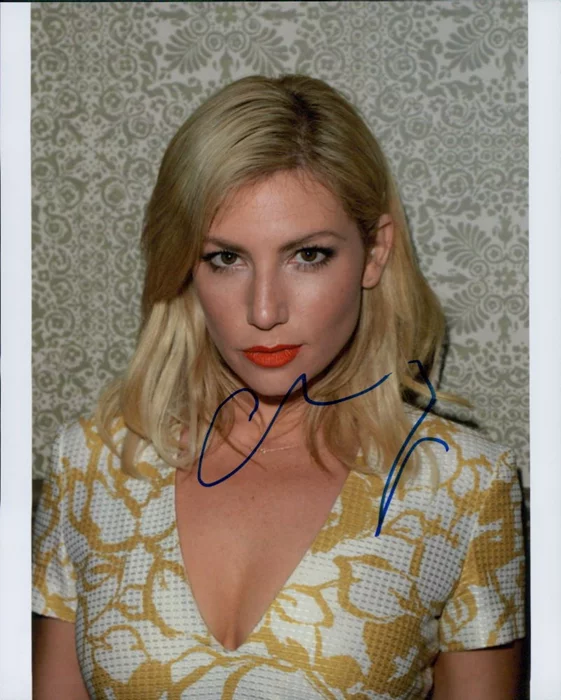 Ari Graynor autograph
