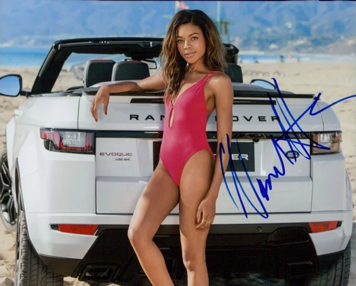 Naomie Harris autograph