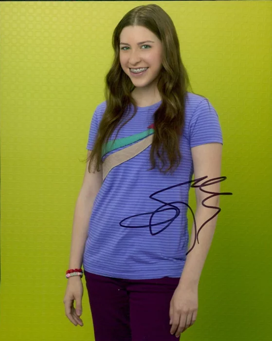 Eden Sher autograph
