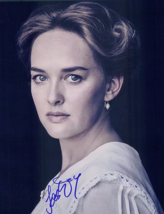 Jess Weixler autograph