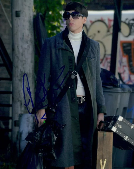 Jordan Gavaris autograph