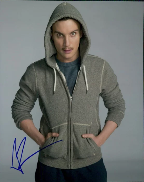 Ari Millen autograph