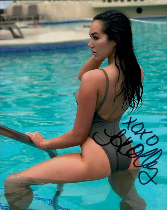 Holly Bortolazzo autograph