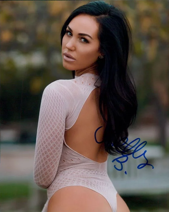 Holly Bortolazzo autograph