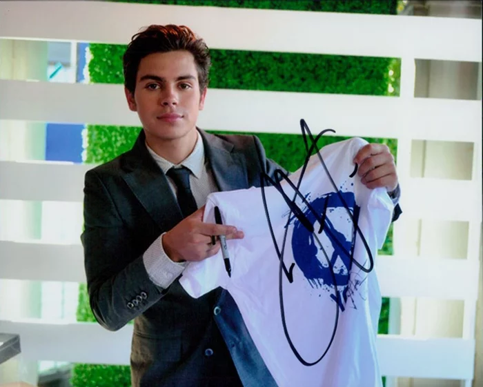 Jake T. Austin autograph