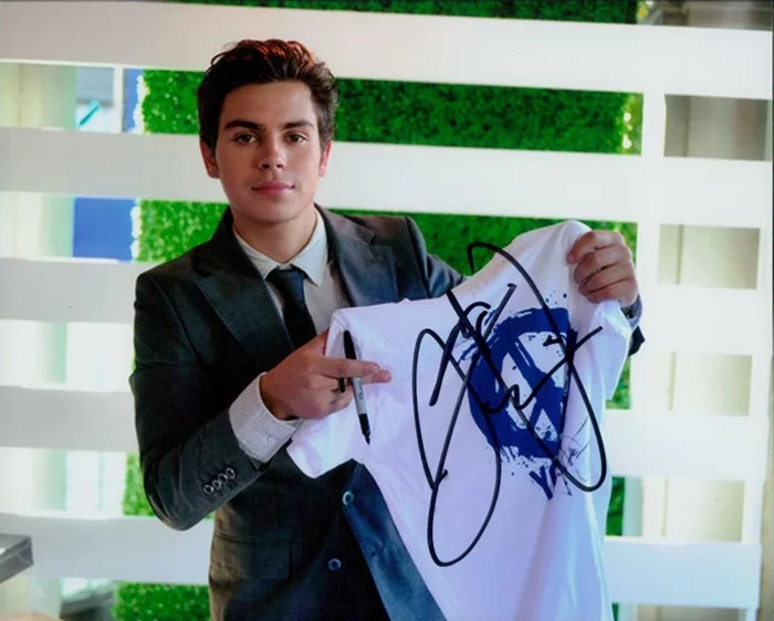 Jake T. Austin autograph
