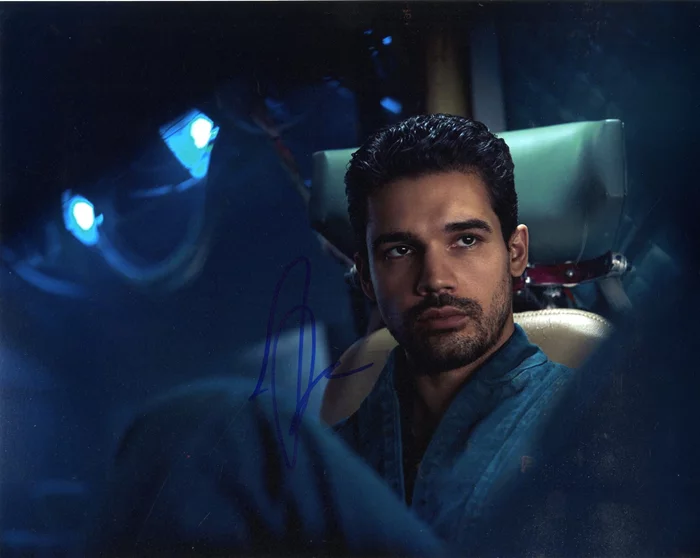 Steven Strait autograph