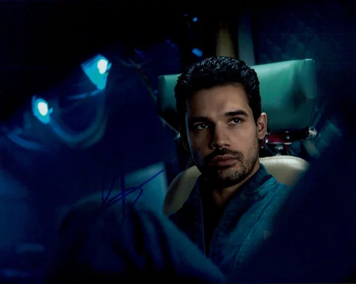 Steven Strait autograph