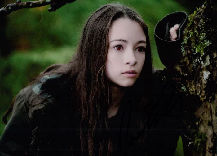 Jodelle Ferland autograph