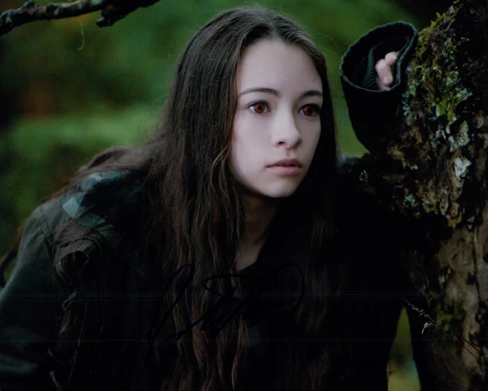 Jodelle Ferland autograph