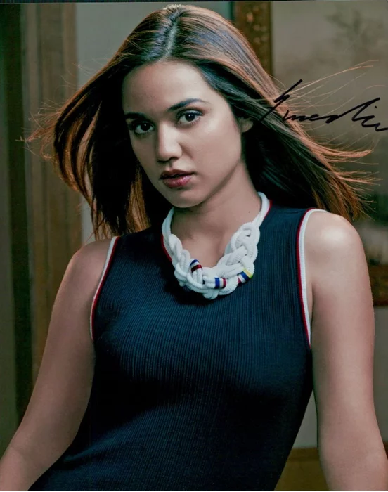 Summer Bishil autograph