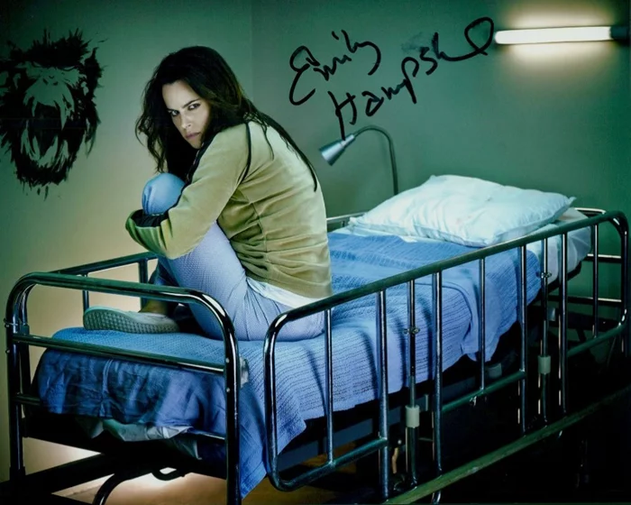 Emily Hampshire autograph