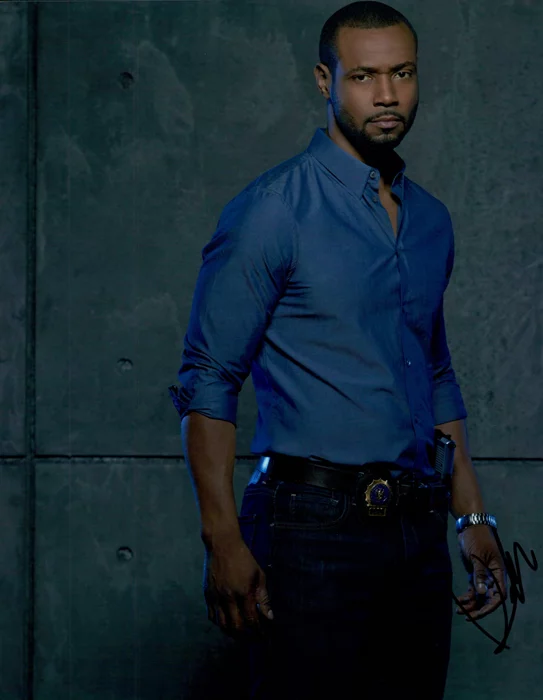 Isaiah  Mustafa autograph