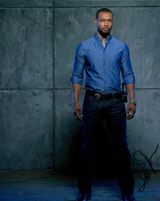 Isaiah  Mustafa autograph
