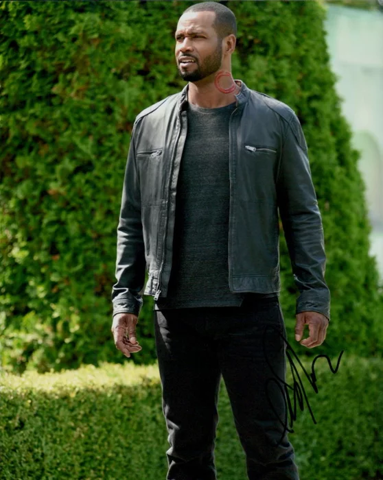 Isaiah  Mustafa autograph