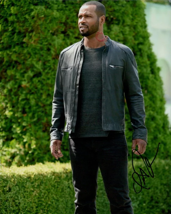 Isaiah  Mustafa autograph
