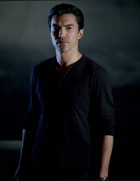 Ian Anthony Dale autograph