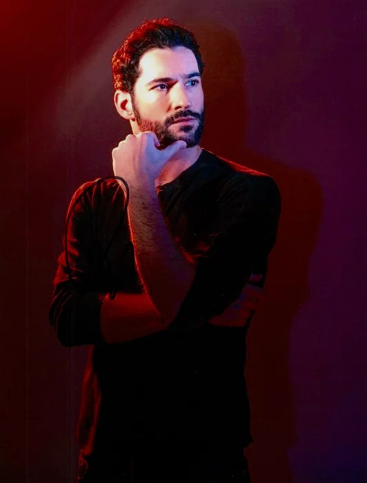 Tom Ellis autograph