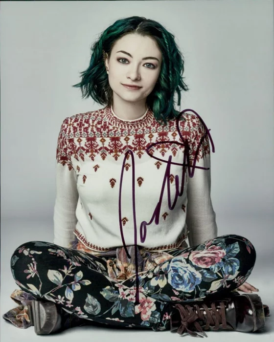 Jodelle Ferland autograph