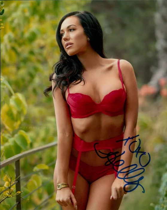 Holly Bortolazzo autograph