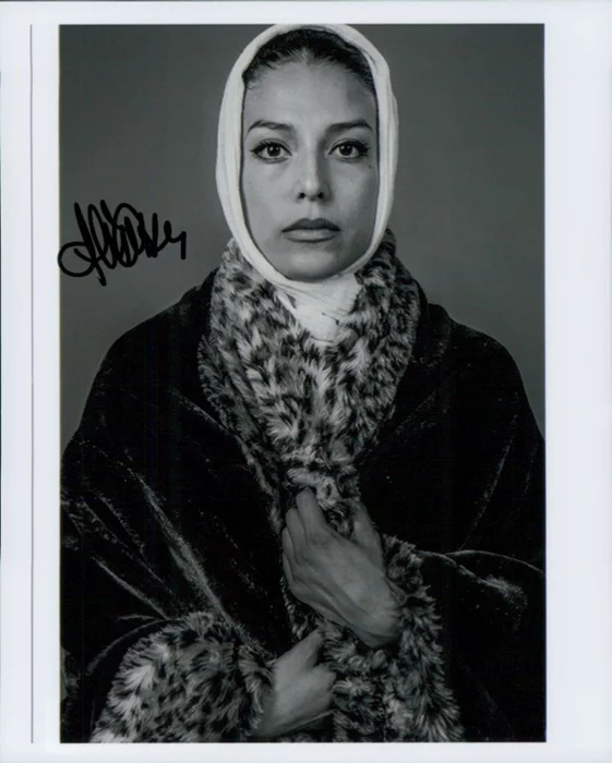 Iliana Carter autograph