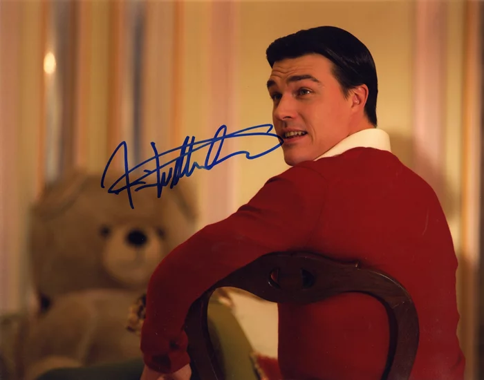 Finn Wittrock autograph