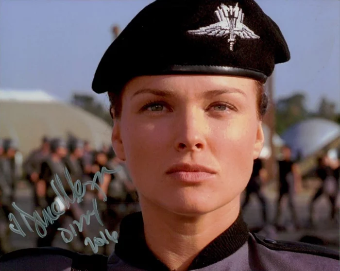 Dina Meyer autograph