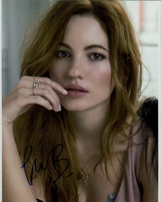 Ivana Baquero autograph