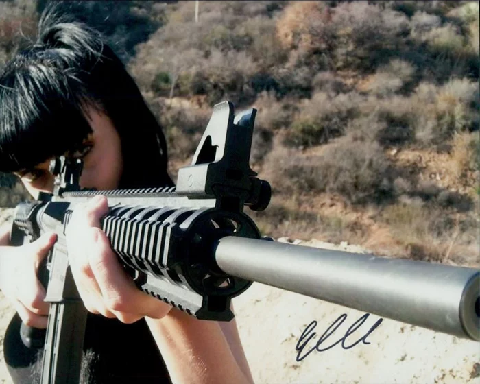 Elle Viane Sonnet autograph