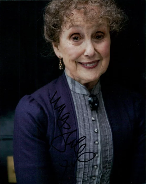 Una Stubbs autograph