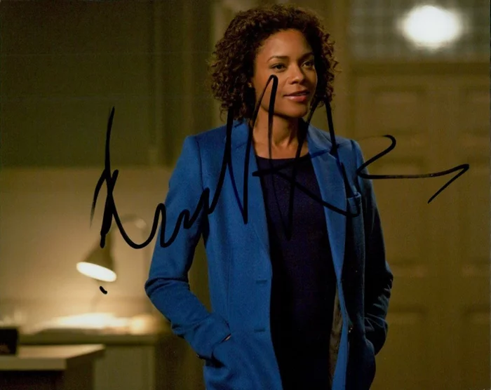 Naomie Harris autograph