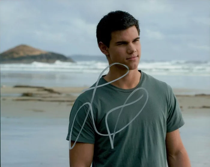 Taylor Lautner autograph