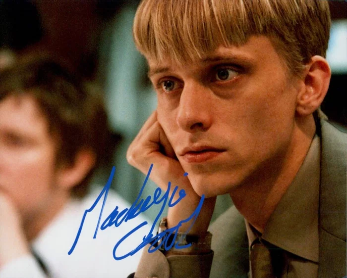 Mackenzie Crook autograph