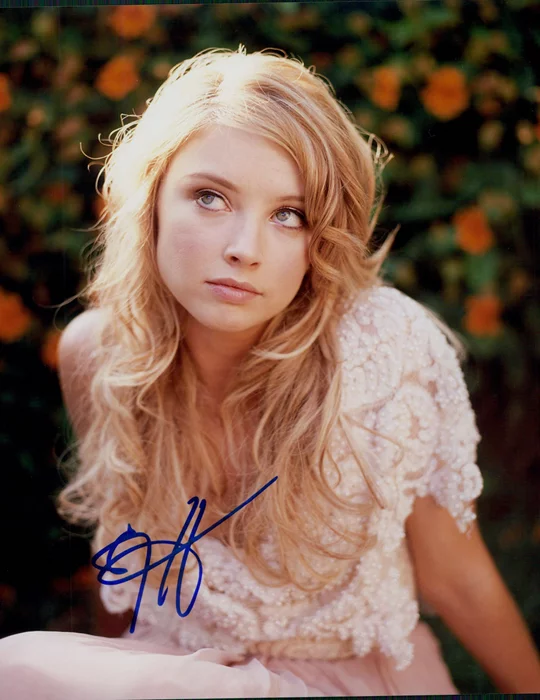 Elisabeth Harnois autograph