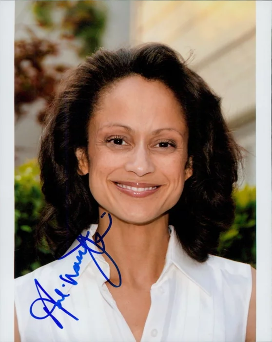 Anne-Marie Johnson autograph