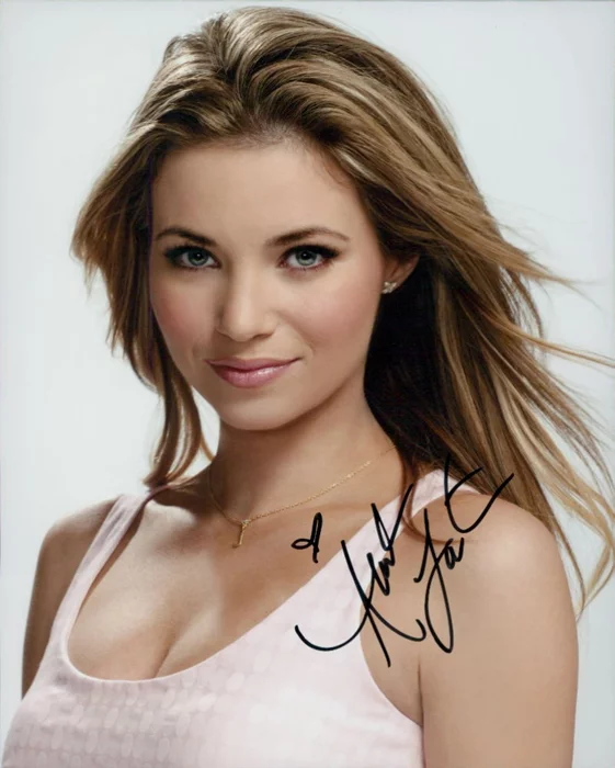 Amber Lancaster autograph