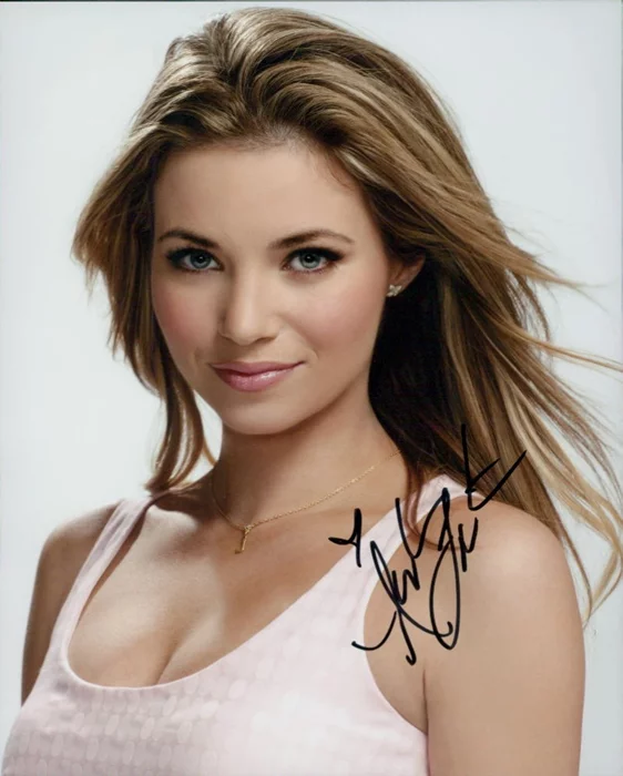 Amber Lancaster autograph
