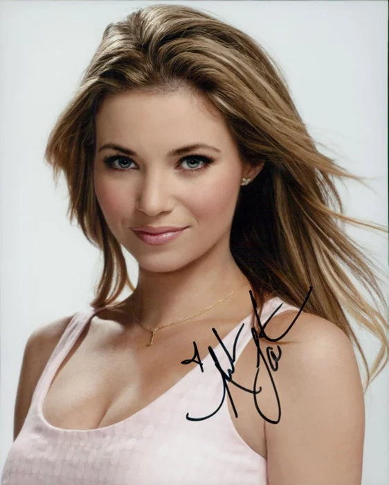 Amber Lancaster autograph