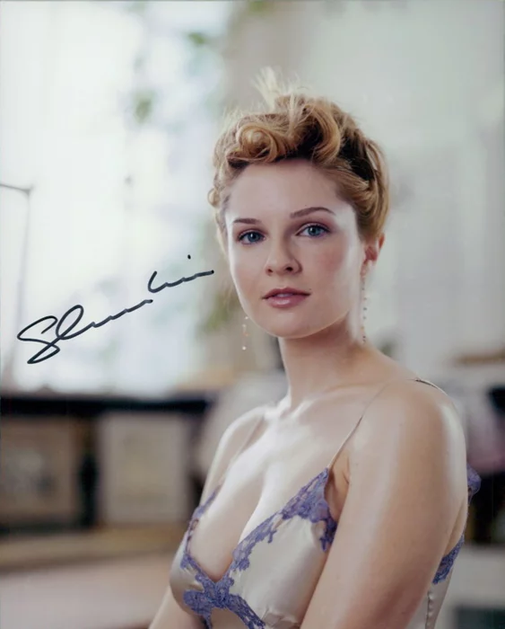 Shannon Lucio autograph