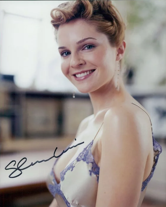 Shannon Lucio autograph