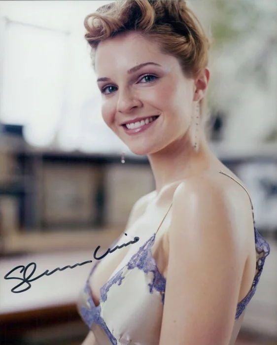 Shannon Lucio autograph