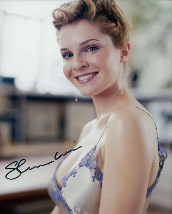 Shannon Lucio autograph