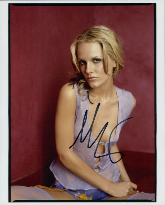 Monet Mazur autograph