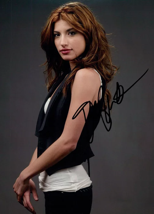 Tania Raymonde autograph