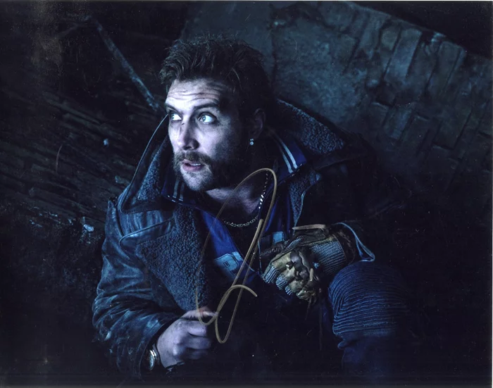 Jai Courtney autograph