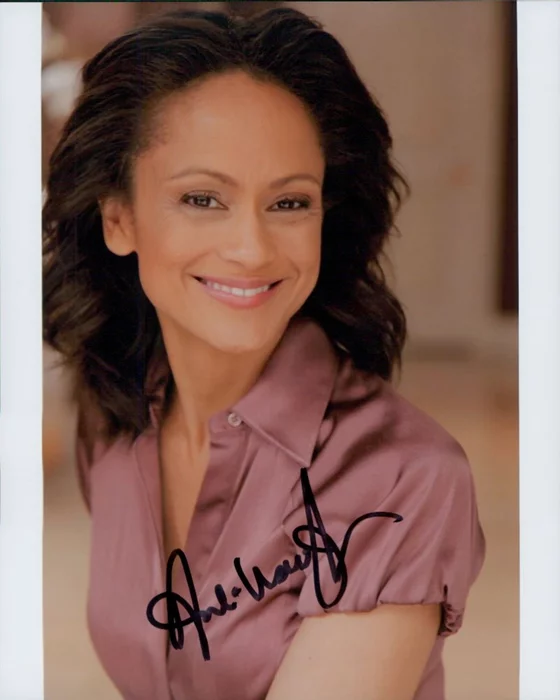 Anne-Marie Johnson autograph