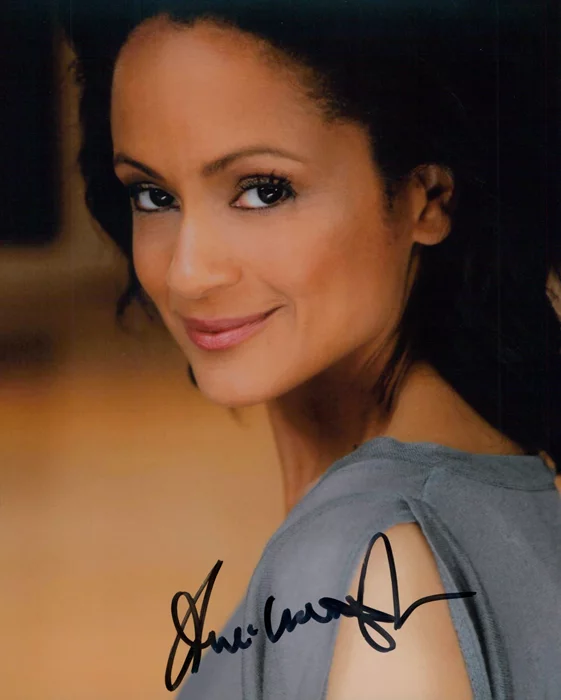 Anne-Marie Johnson autograph