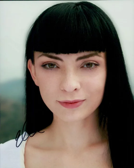 Elle Viane Sonnet autograph